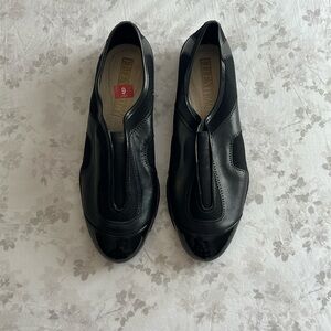 Ellen Tracy Black Flats